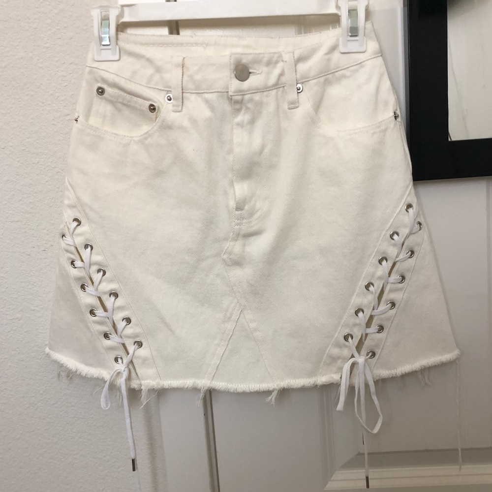 white high waisted skirt